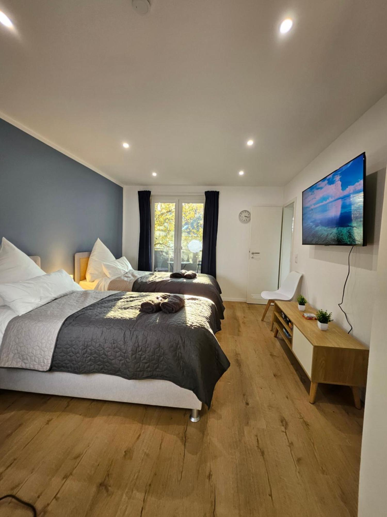 Modern Homes - Voll Ausgestatte Wohnung - Balkon - Hotelbetten - 4K Tv - Wlan Moers Exterior foto