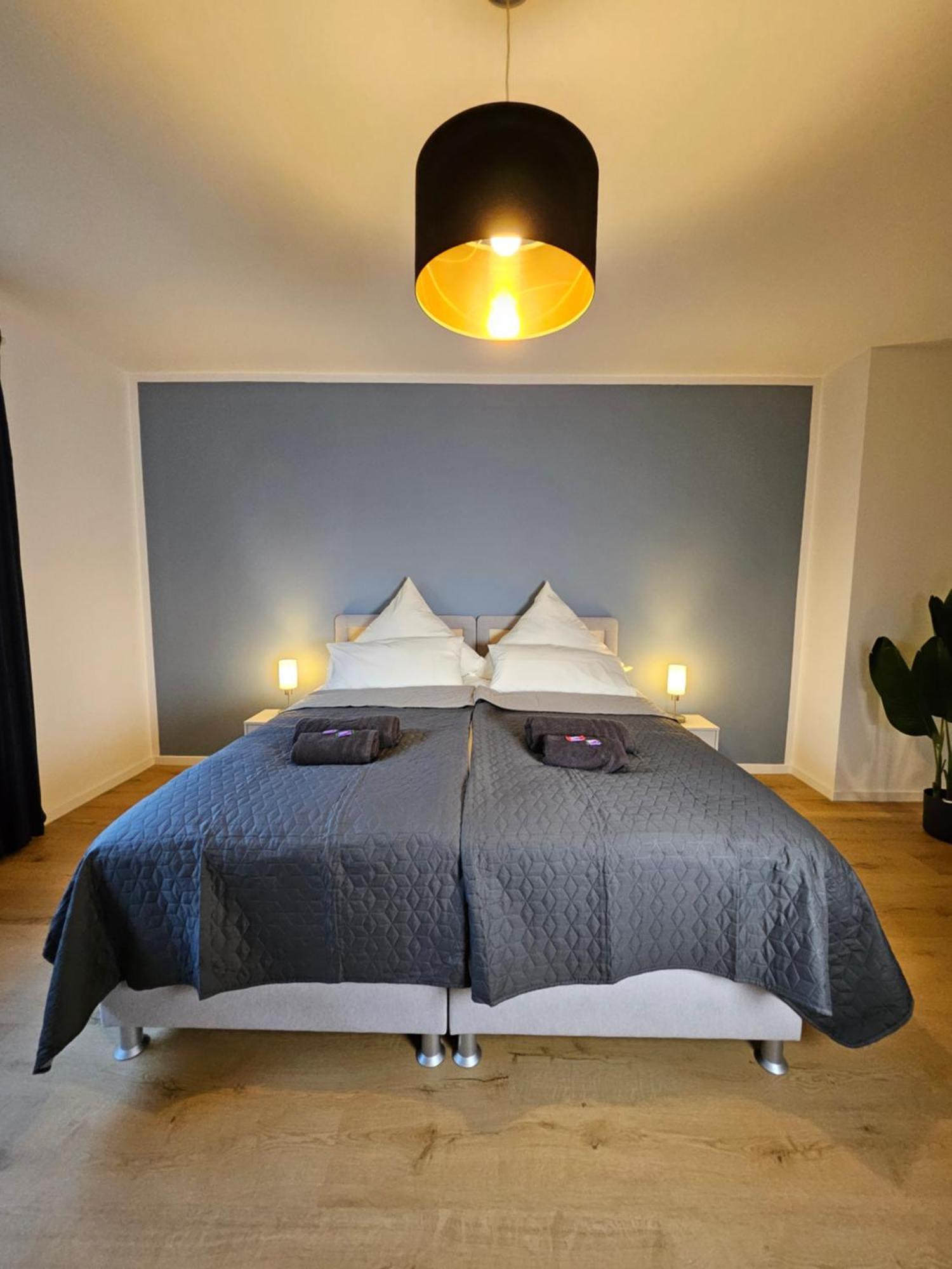 Modern Homes - Voll Ausgestatte Wohnung - Balkon - Hotelbetten - 4K Tv - Wlan Moers Exterior foto
