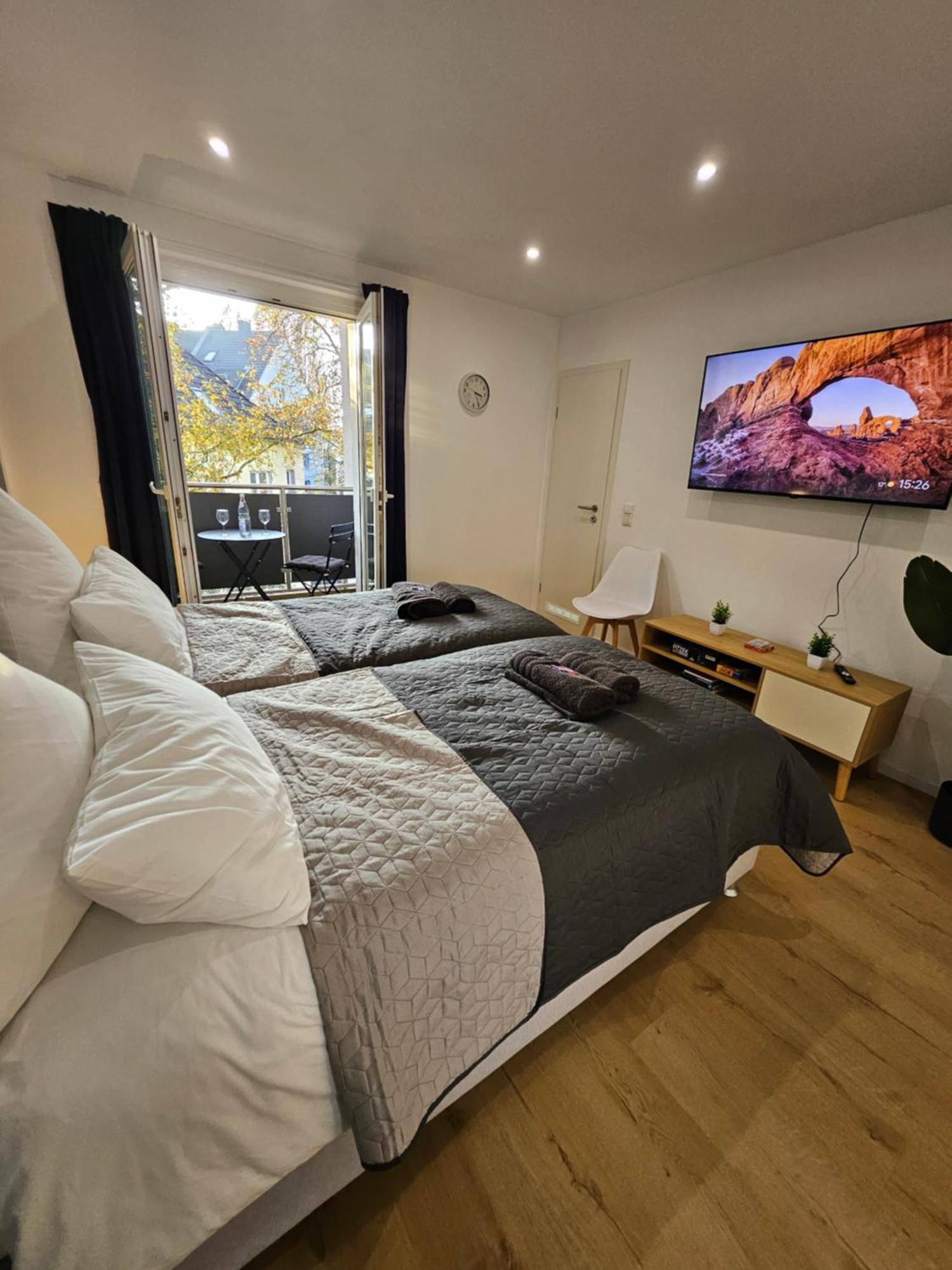 Modern Homes - Voll Ausgestatte Wohnung - Balkon - Hotelbetten - 4K Tv - Wlan Moers Exterior foto