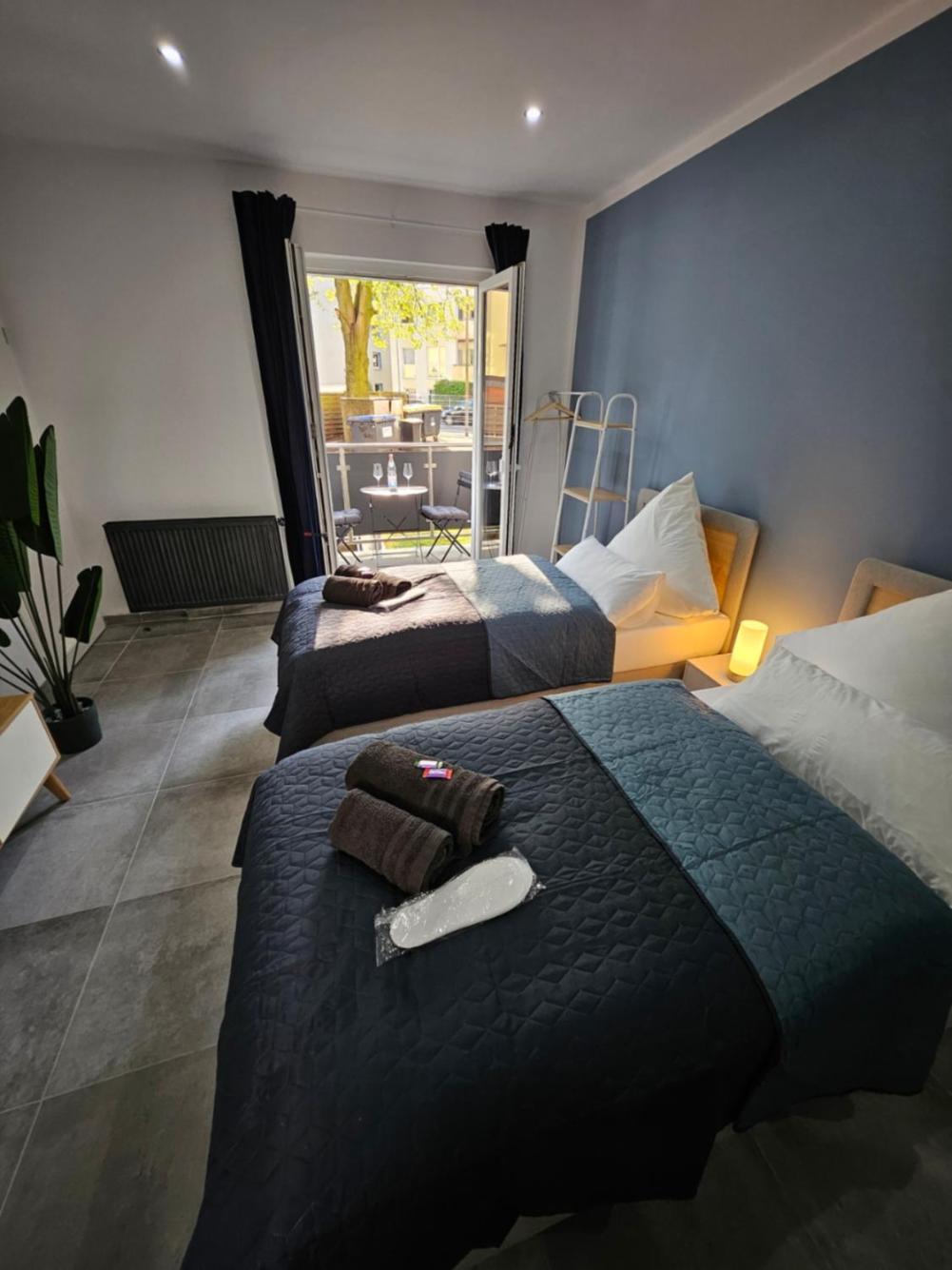 Modern Homes - Voll Ausgestatte Wohnung - Balkon - Hotelbetten - 4K Tv - Wlan Moers Exterior foto