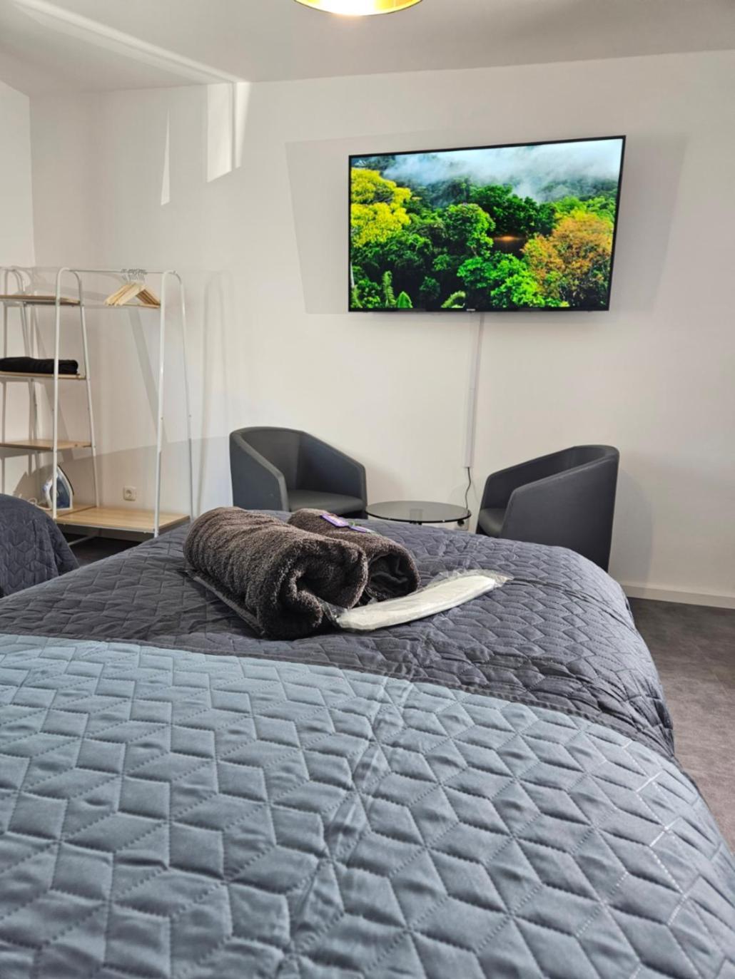 Modern Homes - Voll Ausgestatte Wohnung - Balkon - Hotelbetten - 4K Tv - Wlan Moers Exterior foto