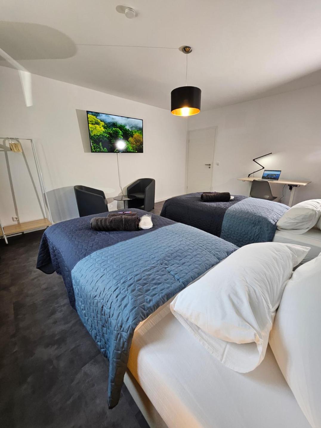Modern Homes - Voll Ausgestatte Wohnung - Balkon - Hotelbetten - 4K Tv - Wlan Moers Exterior foto
